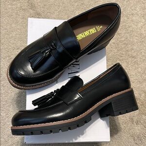 Dream pairs tassel loafers.